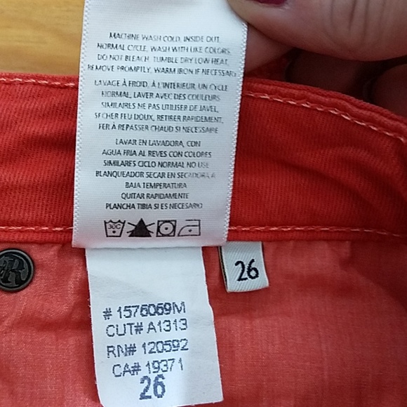 Rich & Skinny coral colored jean shorts size 26 - Picture 8 of 8